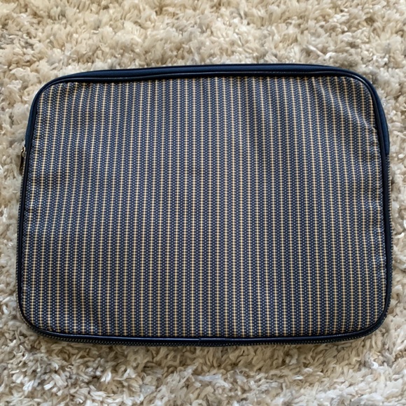 Jessica Simpson Laptop Sleeve - Picture 6 of 8